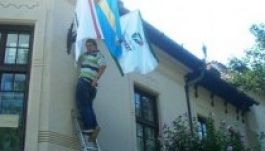 Újból kitűzték a székely zászlót az EMNT székházára