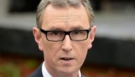 Lemondott a brit alsóház nemi erőszakkal vádolt alelnöke