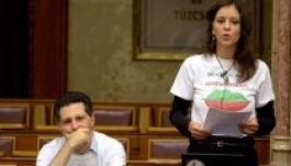 Sms-ben kért bocsánatot Illés Zoltán a „szép, de buta” Szél Bernadettől