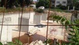 Egyelőre nem állnak le a Kétágú templom mögötti építkezéssel