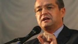 Boc: nem megfelelő az időpont az elöljárók fizetésemelésére