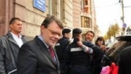 Paradicsommal támadtak a kulturális miniszterre Kolozsváron