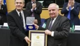 Joseph Daultól kért levélben segítséget Tőkés László