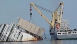 Késéssel indul a zátonyra dőlt óceánjáró felállítása