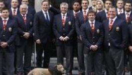 Szamárfület mutatott a rögbis a brit miniszterelnöknek