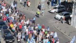 Ezrek tüntetnek a kormány ellen Bukarestben