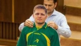 Robert Fico visszahívásáról szavaz a pozsonyi parlament