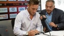 Az örök derbi előtt hosszabbított 2016-ig Francesco Totti