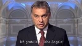 Magyar táncokkal gratulált Orbán Viktor a győztes Merkelnek