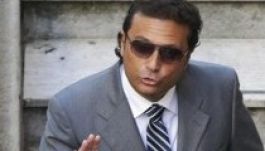 Costa Concordia: a kapitány a kormányosra mutogat