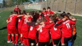 Focizni tanítják a hokibolond székelyeket