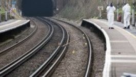 Esős napok után többen ugranak vonat alá