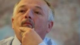 Elfogatóparancsot adtak ki Hernádi Zsolt Mol-vezér ellen