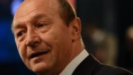 Băsescu: Párizs ne kösse össze a romák és a Schengen ügyét!