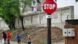 Jogerős: diszkriminálja a romákat a nagybányai fal