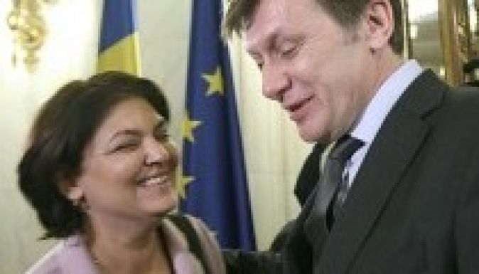 Politikus hölgyek, akik eltartják politikus férjüket
