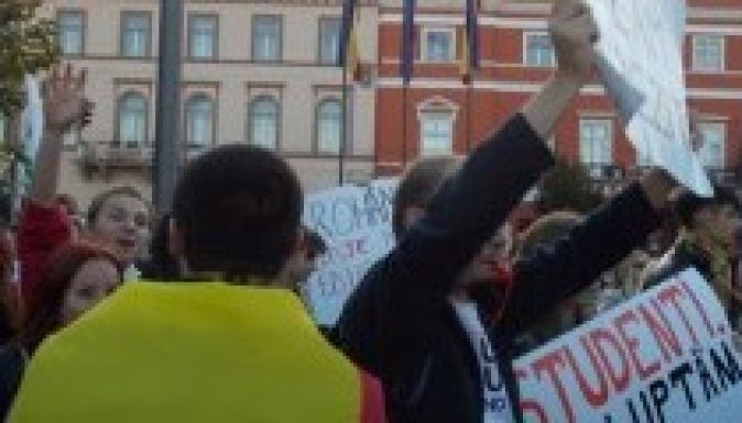 Százak tüntettek Verespatakért Kolozsváron (GALÉRIA)