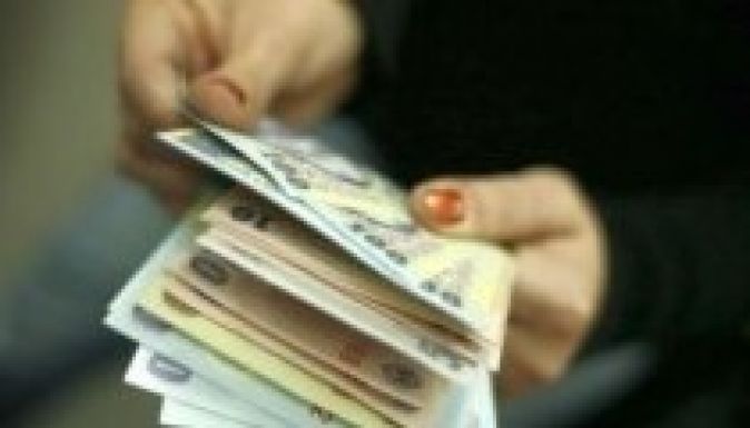 Csökkentek a fizetések: ennyit kerestünk augusztusban