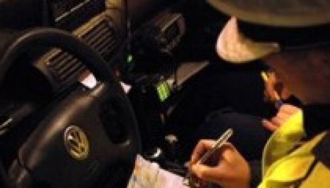 Újból elhalasztotta a KRESZ módosítását a kormány