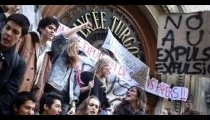 Összezárnak a francia gimnazisták külföldi osztálytársaik védelmében