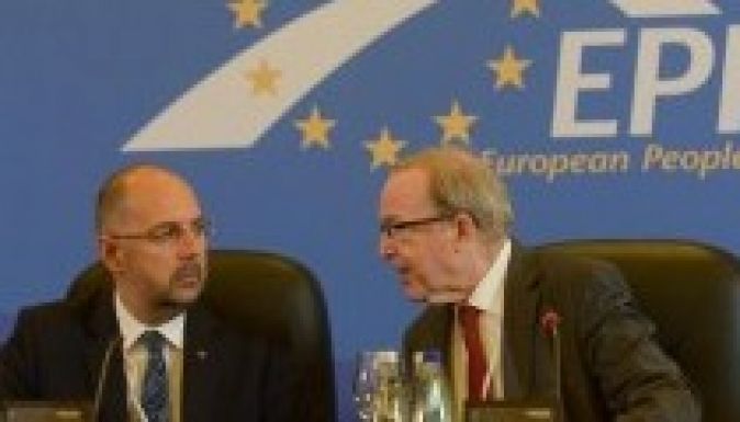 Kelemen Hunor RMDSZ-elnök is részt vesz Wilfried Martens temetésén