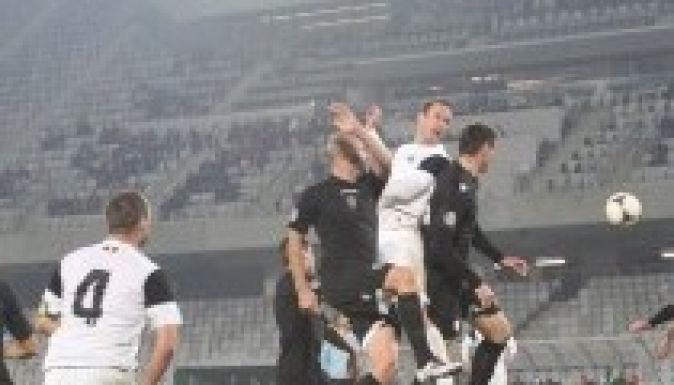 Kővel dobálták csapatuk vezetőjét a Kolozsvári U ultrái