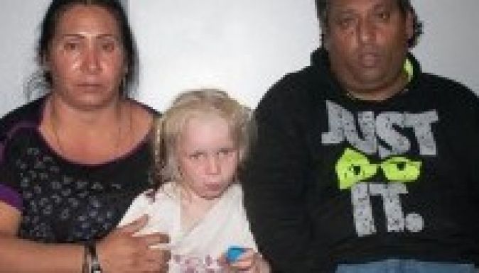 Ezer euróért vették a szőke kislányt a görög romák?