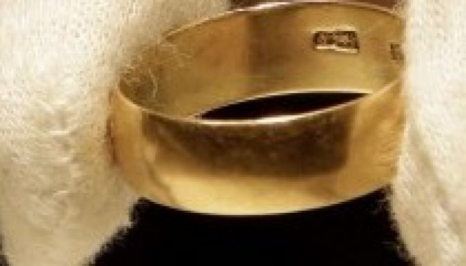 Száznyolcezer dollárért kelt el JFK merénylőjének a jegygyűrűje