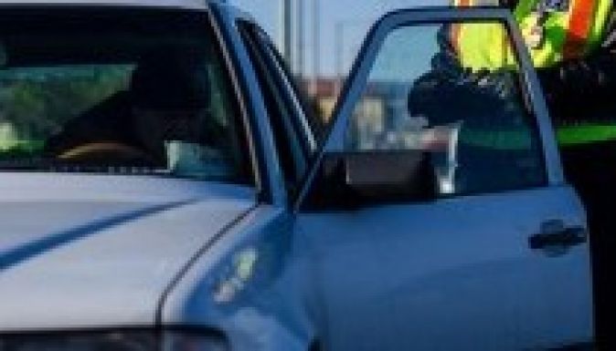 Felfüggesztett börtönt kapott a rendőrkorrumpáló román autós