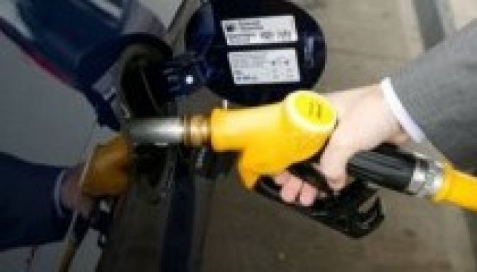 Új üzemanyagadó bevezetését fontolgatja a kormány