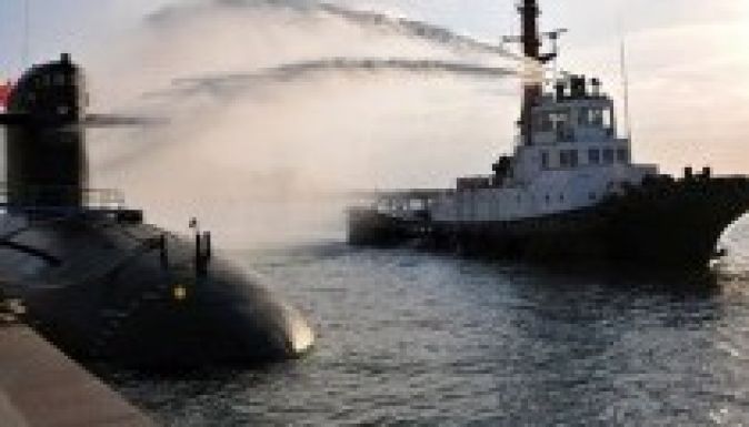 Kína először mutatta be atom-tengeralattjáróit