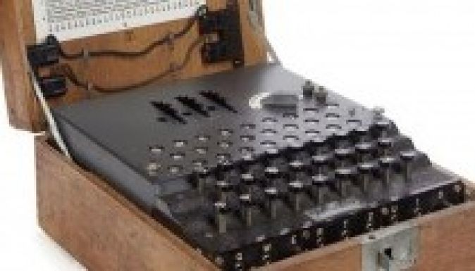 Egy vagyonért keltek el Londonban az Enigma titkosítógépek