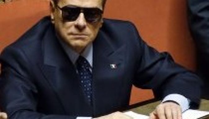 Az olasz szenátus nyílt szavazással dönt Silvio Berlusconiról