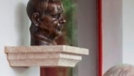 Szobrot állítottak Horn Gyula volt magyar miniszterelnöknek