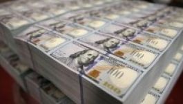 Új százdollárost hoztak forgalomba a bankóhamisítók miatt