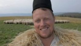 Ő Ghiţă, a táblagépen facebookozó csobán