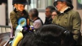 Minden idők legfiatalabb versenylovasa egy brit kisfiú