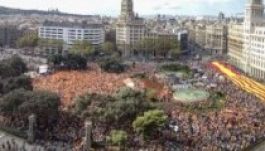 Katalónia elszakadása ellen tüntettek Barcelonában