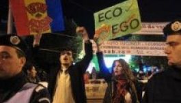 Az ország több városában ezrek tüntettek Verespatakért