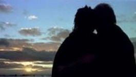 Börtönnel büntethetik a csókolózó kamaszokat Marokkóban