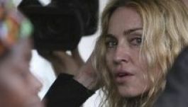 Kitiltották a mobilozó Madonnát a mozikból