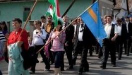 Mégsem kér pénzt a menetelésért a román útügy