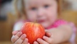 Harminchét banis almát kapnak az iskolások