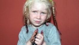 Svéd család jelentkezett a romáknál talált szőke kislányért