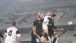 Kővel dobálták csapatuk vezetőjét a Kolozsvári U ultrái