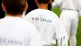 El: rasszista szurkolói miatt bűnhődik az APOEL és a Rijeka