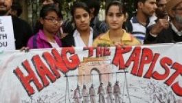 Hárman megerőszakoltak, majd élve elégettek egy 13 éves lányt Indiában