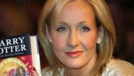 Román árvaházi gyermekeket segít J. K. Rowling