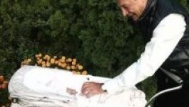Unokájával sétálgatott a hét végén Traian Băsescu