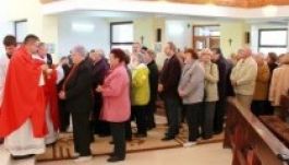 Megtelt a templom a lajosvölgyi első magyar misén